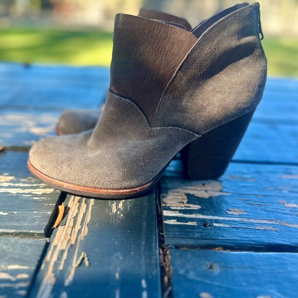 Cork-Ease Brown Suede Western Heels – Chic, Comfy & Dance-Ready 🤎👢 - Picture 7 of 9